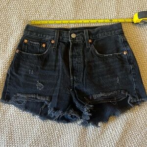 BLACK BUTTON FRONT LEVI SHORTS